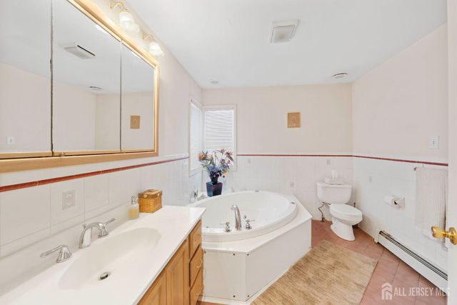 932 Beatrice Parkway, Edison, NJ 08820