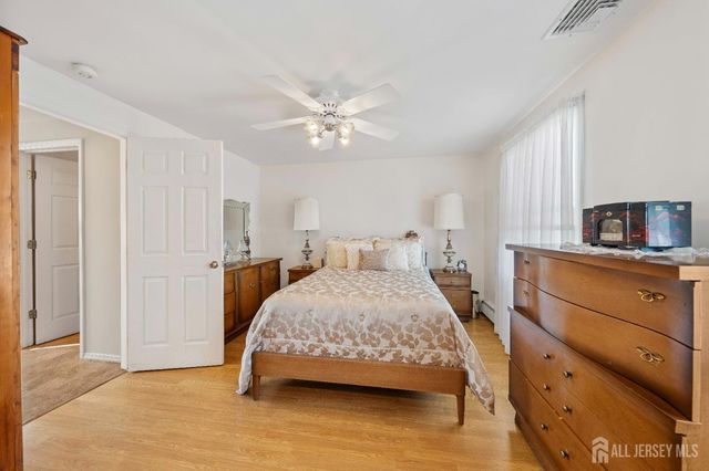 932 Beatrice Parkway, Edison, NJ 08820