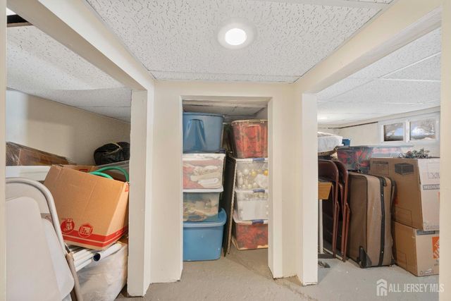932 Beatrice Parkway, Edison, NJ 08820