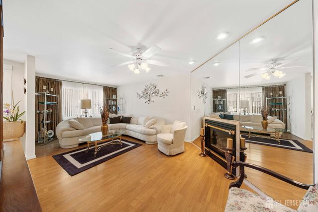 932 Beatrice Parkway, Edison, NJ 08820