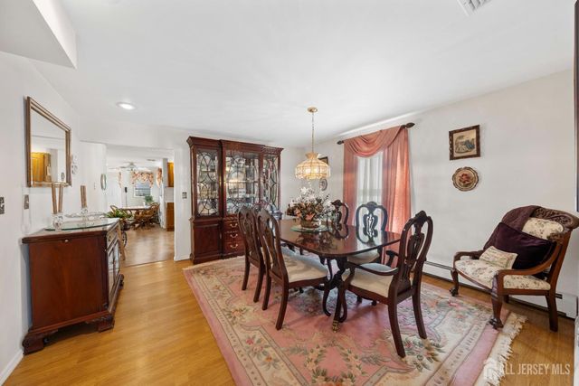 932 Beatrice Parkway, Edison, NJ 08820
