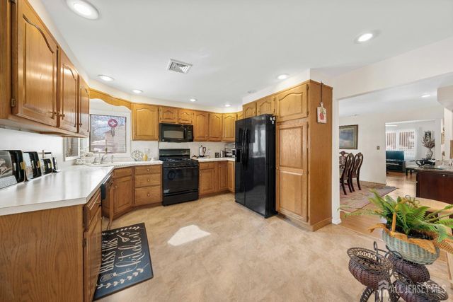 932 Beatrice Parkway, Edison, NJ 08820