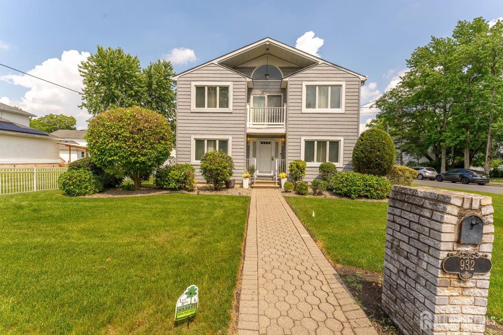 932 Beatrice Parkway, Edison, NJ 08820