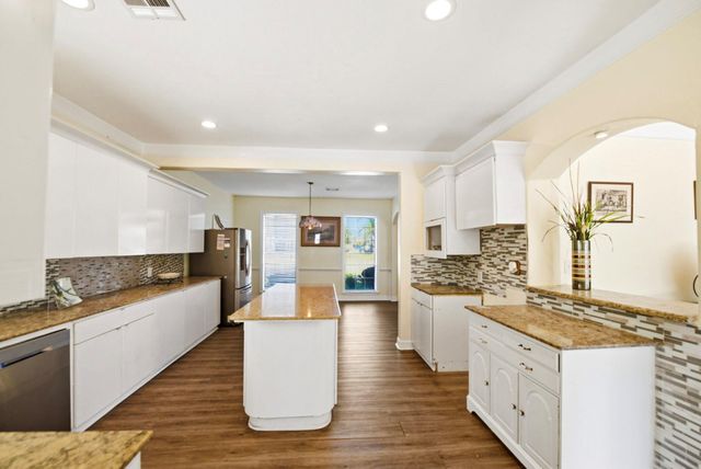 1407 Ella Circle, Houston, TX 77090