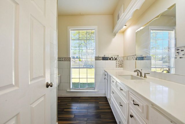 1407 Ella Circle, Houston, TX 77090