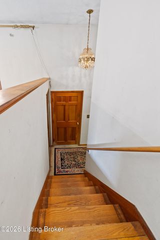 4609 Linger Ct, Louisville, KY 40272