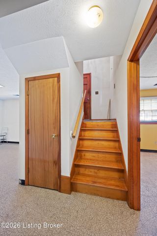 4609 Linger Ct, Louisville, KY 40272