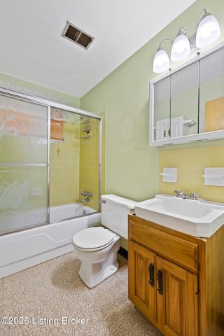 4609 Linger Ct, Louisville, KY 40272