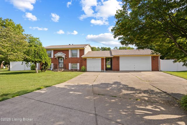 4609 Linger Ct, Louisville, KY 40272