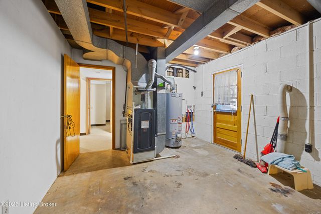 4609 Linger Ct, Louisville, KY 40272