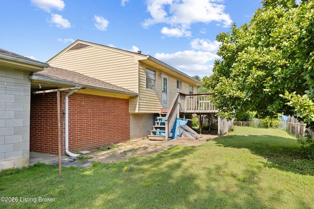 4609 Linger Ct, Louisville, KY 40272