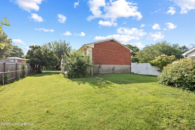 4609 Linger Ct, Louisville, KY 40272