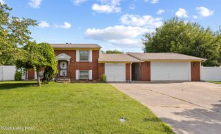 4609 Linger Ct, Louisville, KY 40272