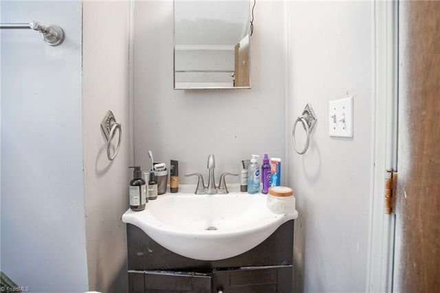 709 Abington Drive, Greensboro, NC 27401