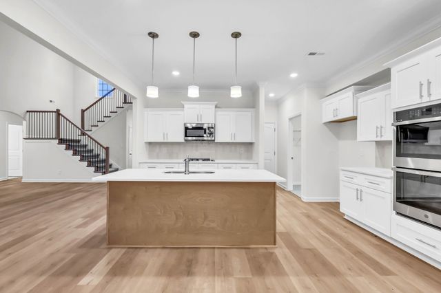 1338 English Oak Dr, Clarksville, TN 37043