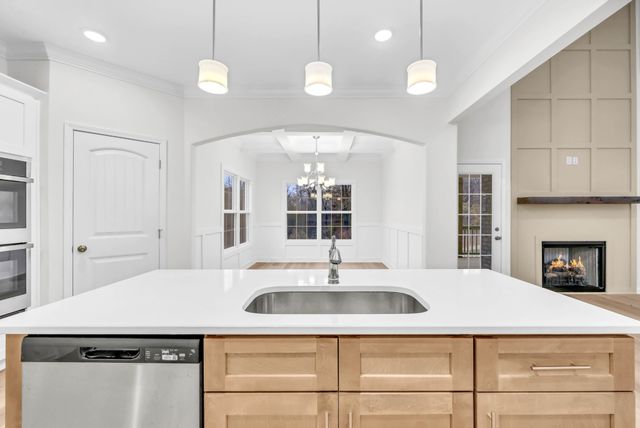 1338 English Oak Dr, Clarksville, TN 37043