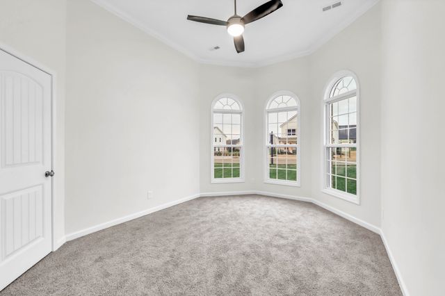 1338 English Oak Dr, Clarksville, TN 37043