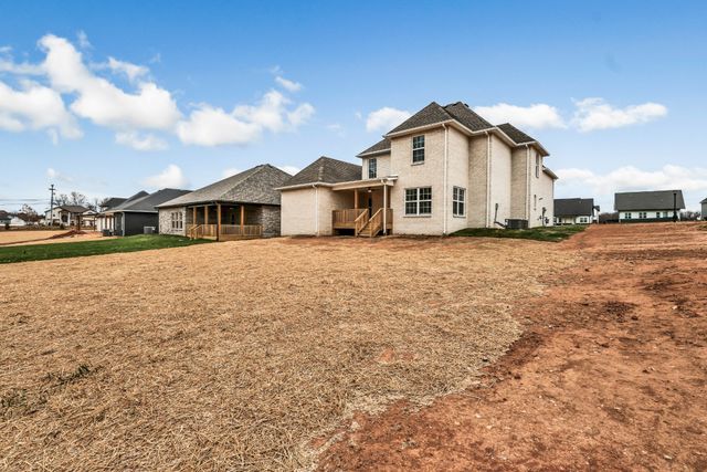 1338 English Oak Dr, Clarksville, TN 37043