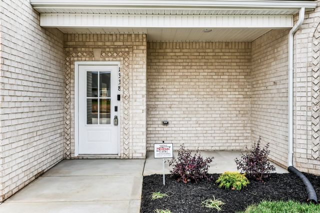 1338 English Oak Dr, Clarksville, TN 37043