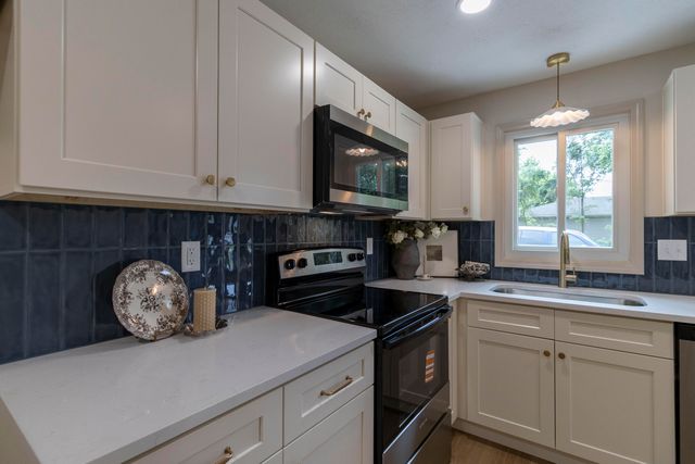 1200 N Clifton Avenue, Springfield, MO 65802