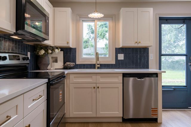 1200 N Clifton Avenue, Springfield, MO 65802