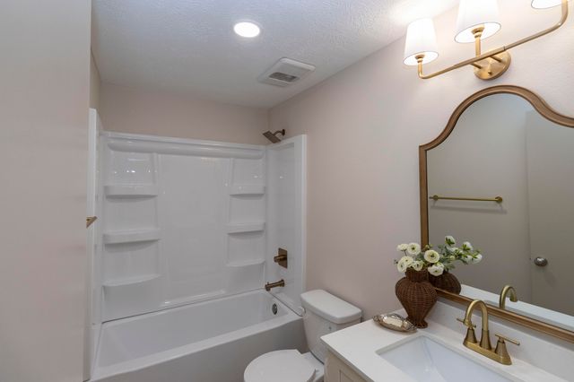 1200 N Clifton Avenue, Springfield, MO 65802