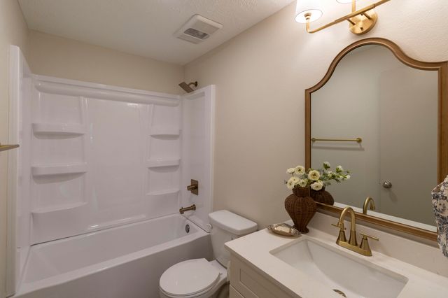 1200 N Clifton Avenue, Springfield, MO 65802