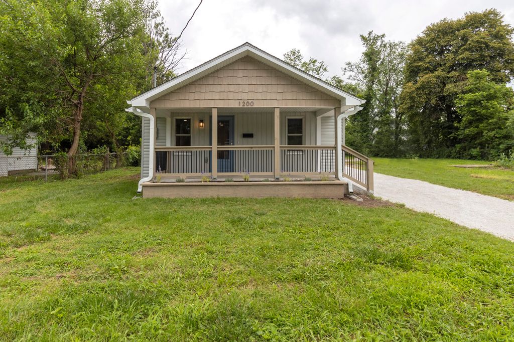 1200 N Clifton Avenue, Springfield, MO 65802