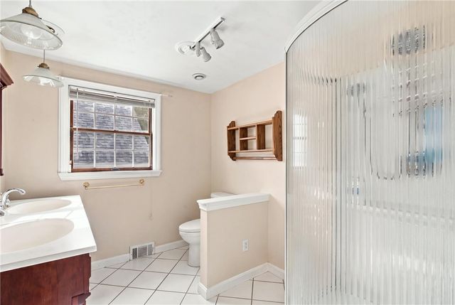 201 Randolph Avenue, Tiverton, RI 02878