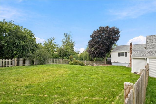 201 Randolph Avenue, Tiverton, RI 02878