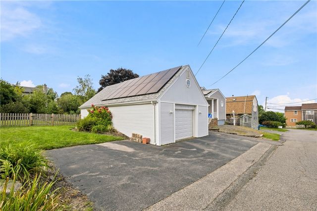 201 Randolph Avenue, Tiverton, RI 02878