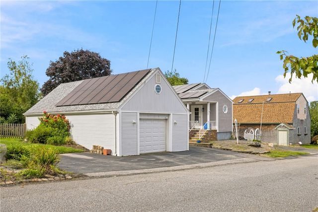 201 Randolph Avenue, Tiverton, RI 02878