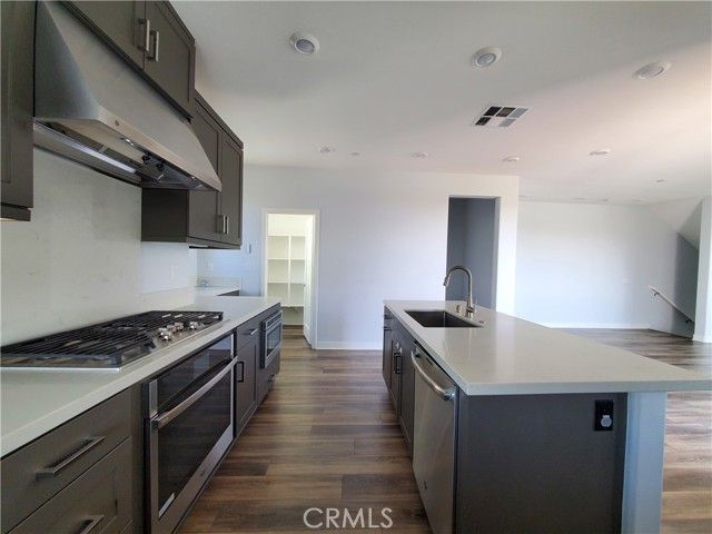 430 Transport, Tustin, CA 92782