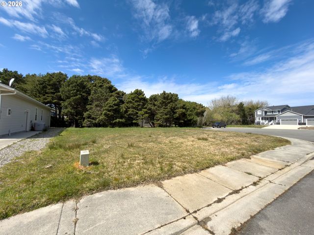 3122 PERIWINKLE Ln Sw 5, Bandon, OR 97411