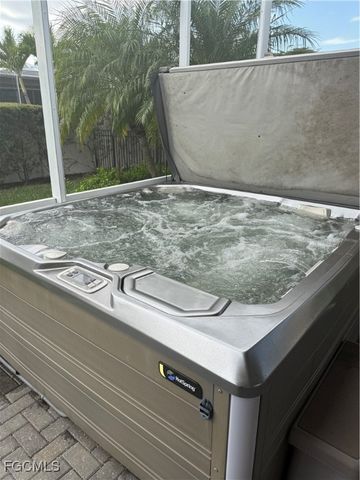 2730 Vareo CT, Cape Coral, FL 33991