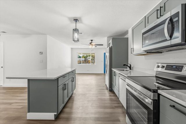 10395 SAN MARTIN BOULEVARD NE, St Petersburg, FL 33702