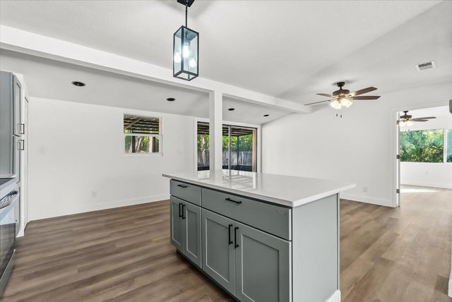 10395 SAN MARTIN BOULEVARD NE, St Petersburg, FL 33702