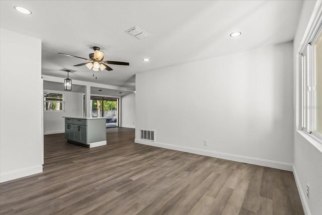 10395 SAN MARTIN BOULEVARD NE, St Petersburg, FL 33702