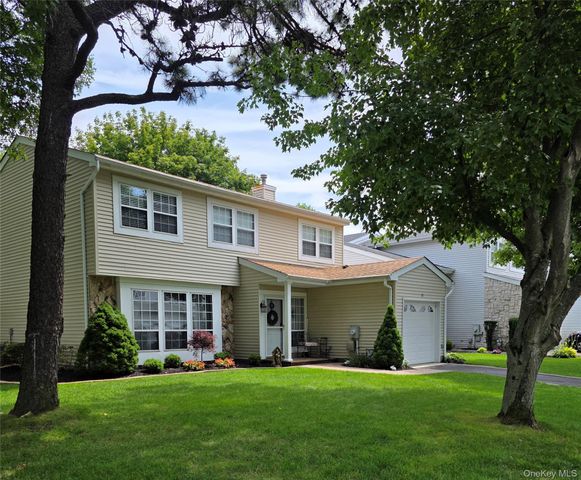 11 Colony Drive, Holbrook, NY 11741
