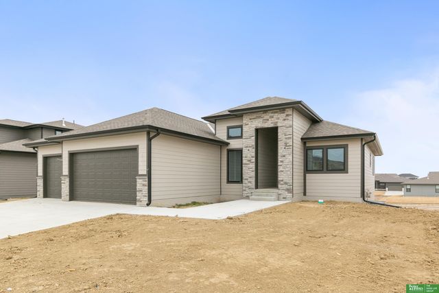 11703 S 123rd Avenue, Papillion, NE 68046