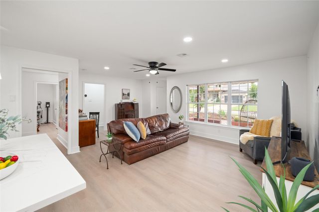 2302 Hewitt Drive, Houston, TX 77018