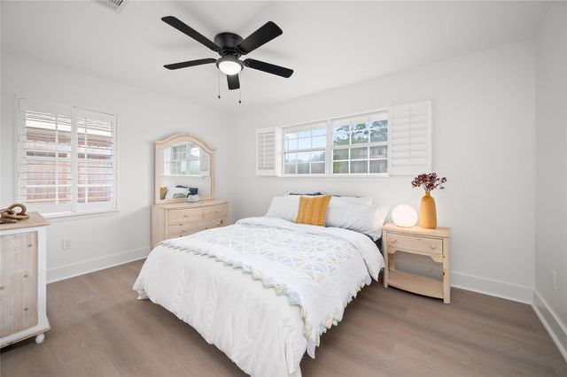 2302 Hewitt Drive, Houston, TX 77018