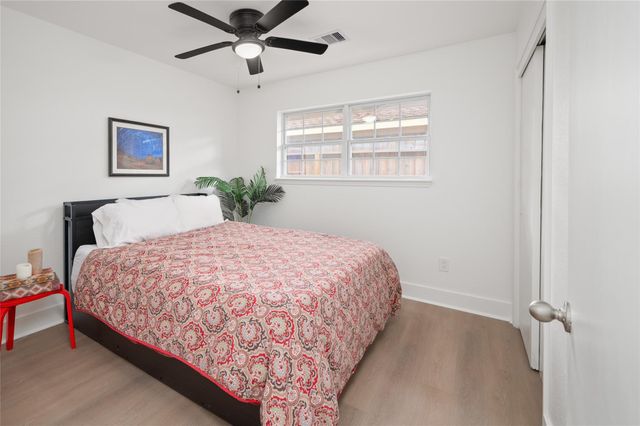 2302 Hewitt Drive, Houston, TX 77018