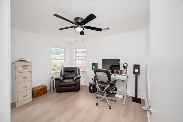 2302 Hewitt Drive, Houston, TX 77018