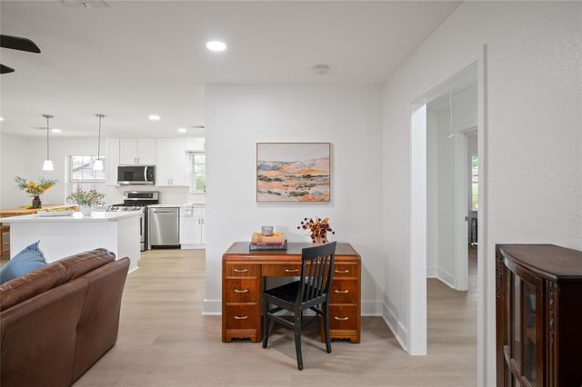2302 Hewitt Drive, Houston, TX 77018