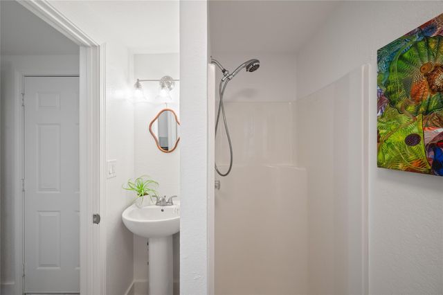 2302 Hewitt Drive, Houston, TX 77018