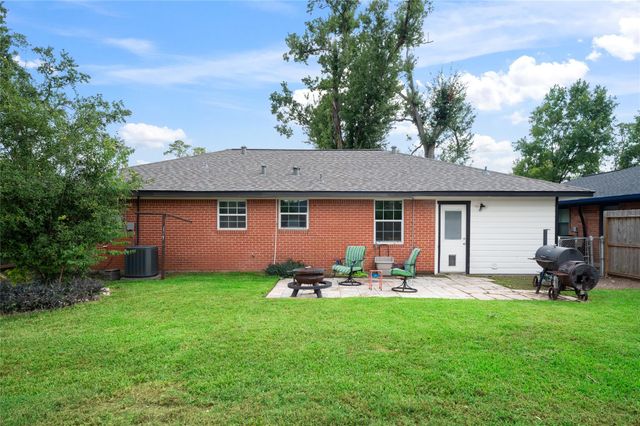 2302 Hewitt Drive, Houston, TX 77018