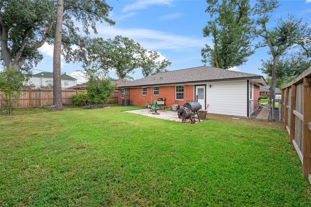 2302 Hewitt Drive, Houston, TX 77018