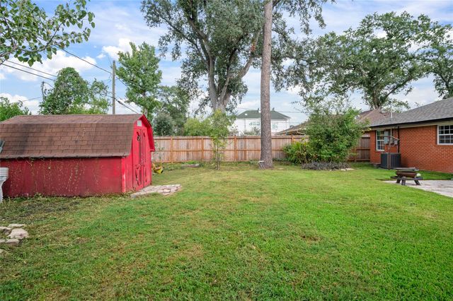 2302 Hewitt Drive, Houston, TX 77018