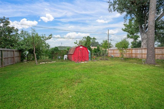 2302 Hewitt Drive, Houston, TX 77018
